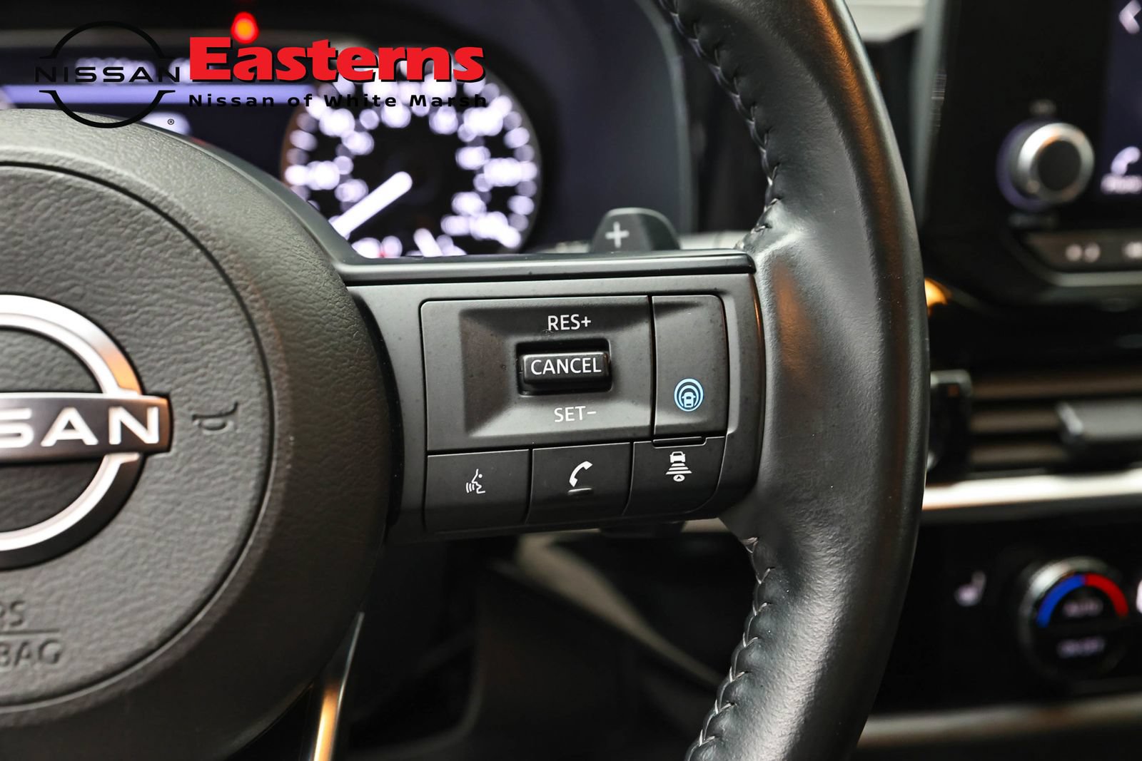 Used 2025 Nissan Pathfinder SV FWD image 16