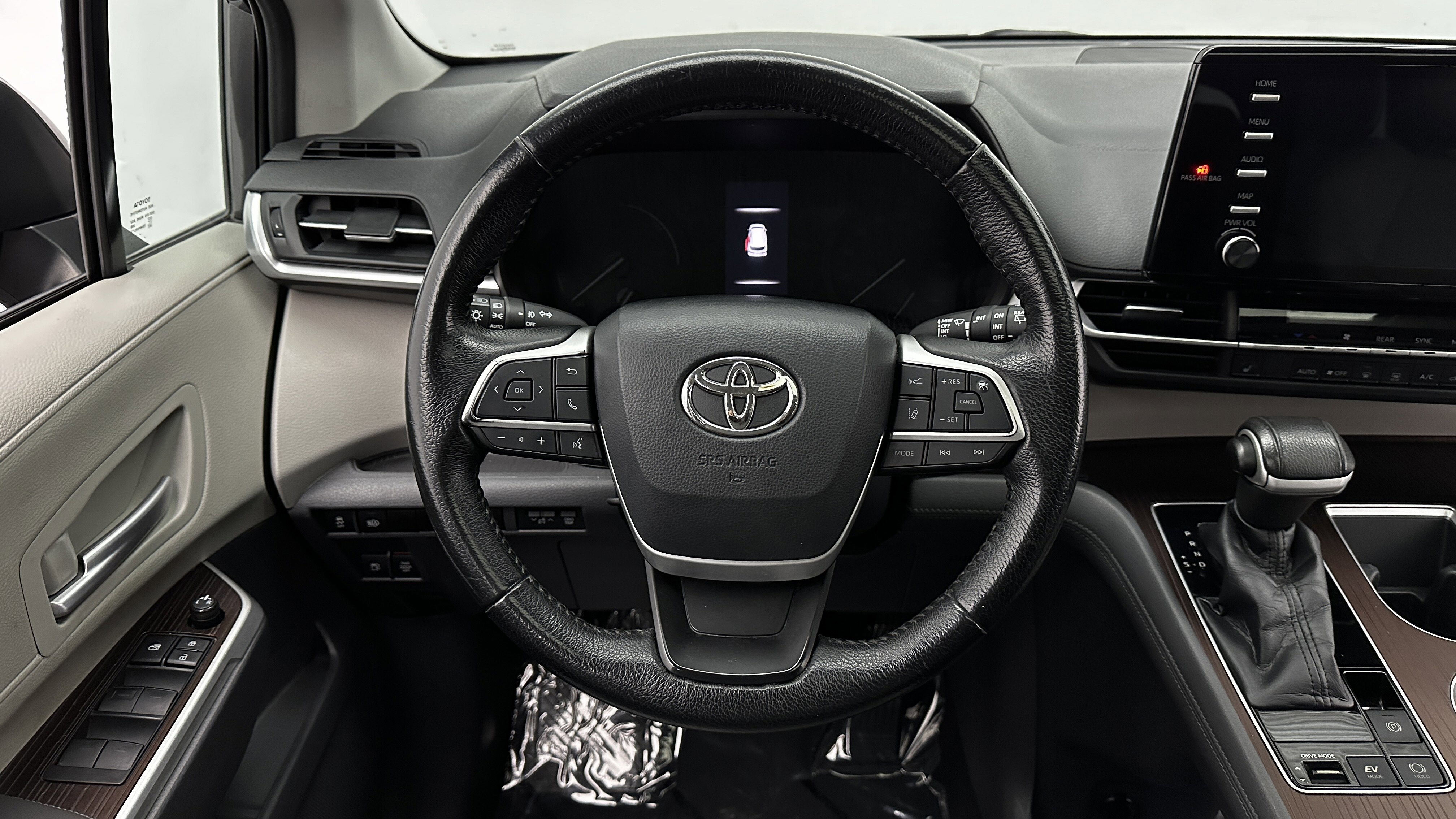 Used 2021 Toyota Sienna XLE image 29