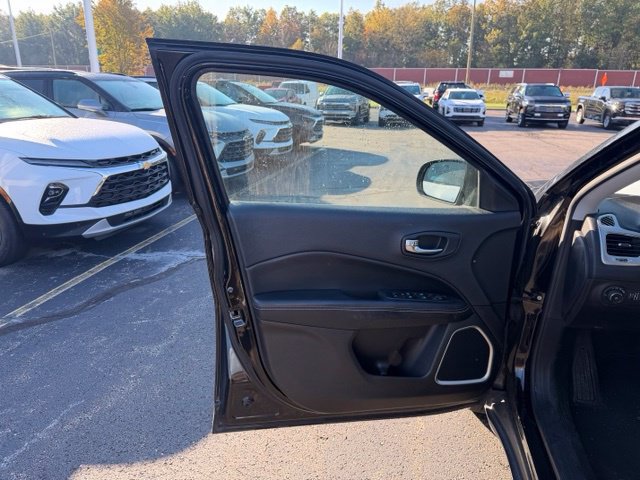 Used 2018 Jeep Compass Latitude w/ Popular Equipment Group AWD/4WD image 10