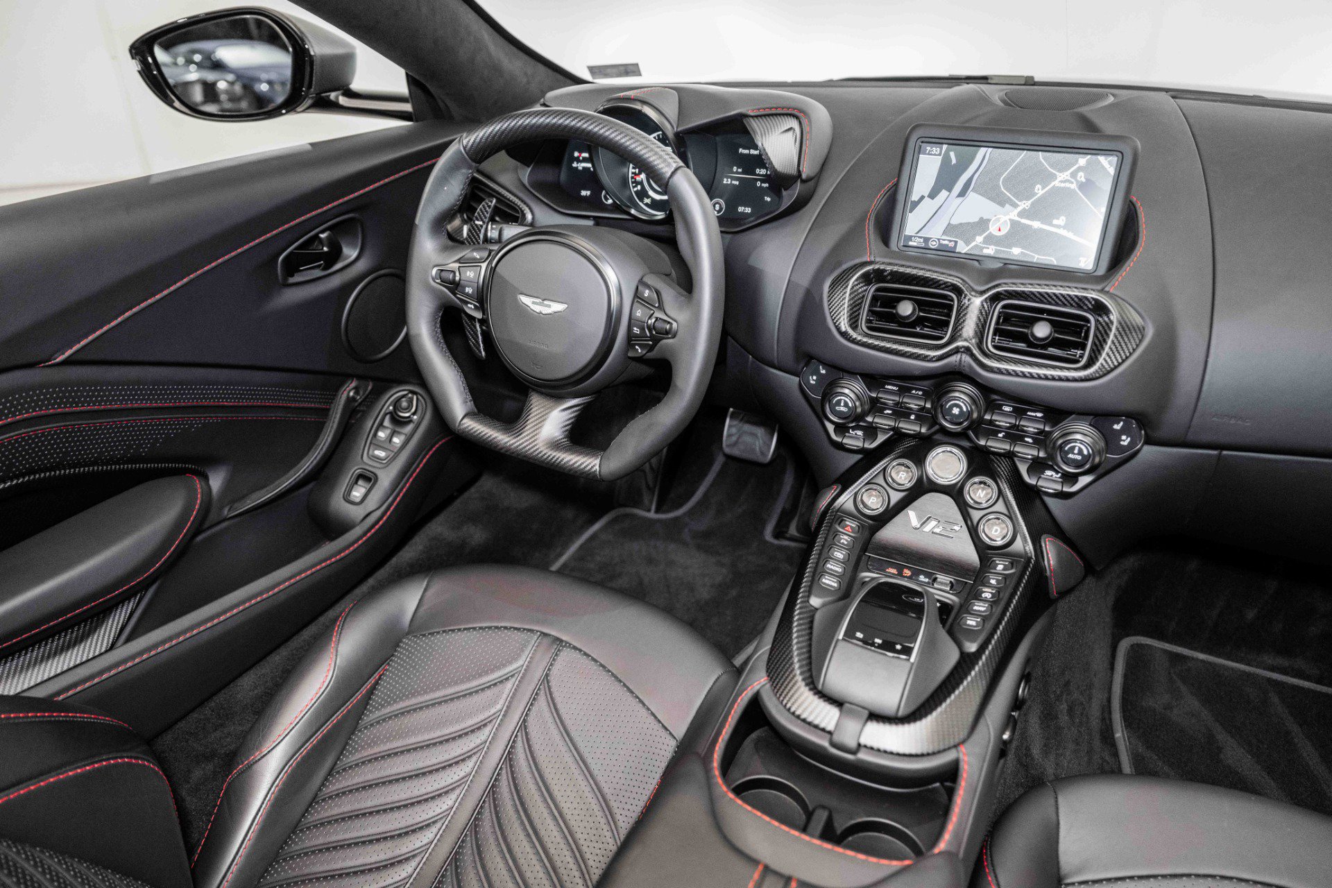 Used 2023 Aston Martin V12 Vantage Roadster image 17