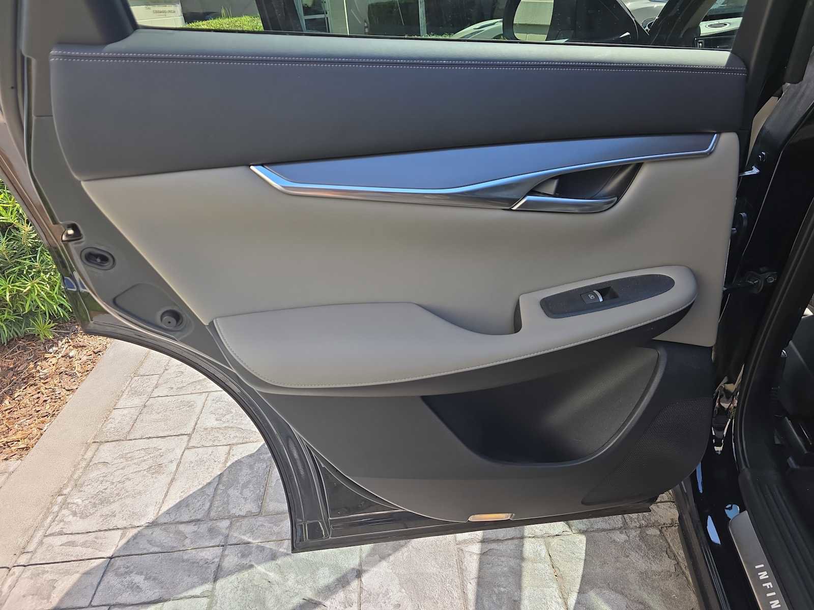 Used 2023 INFINITI QX50 Luxe w/ Cargo Package FWD image 9