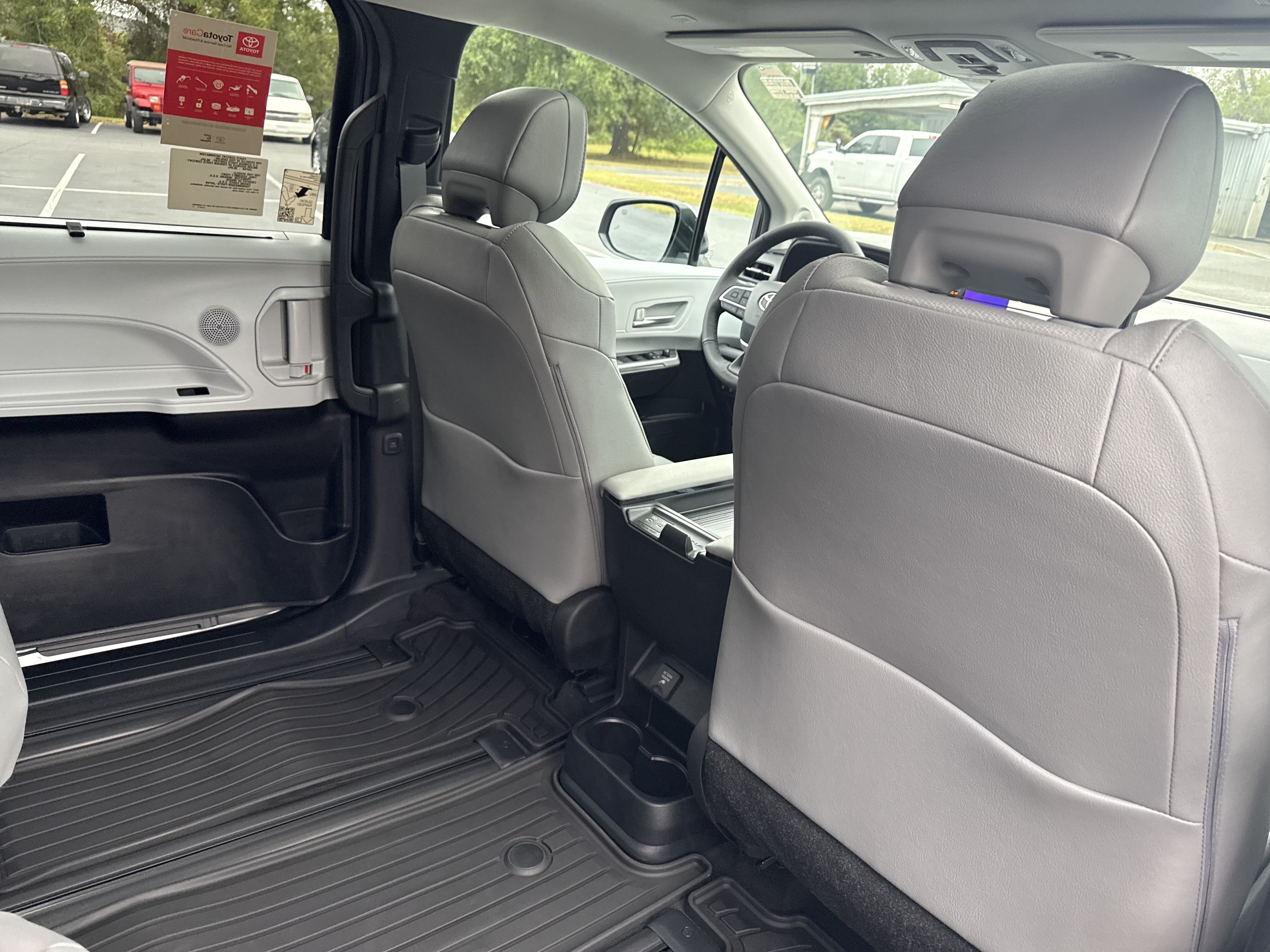New 2025 Toyota Sienna XLE w/ XLE Plus Package FWD image 35
