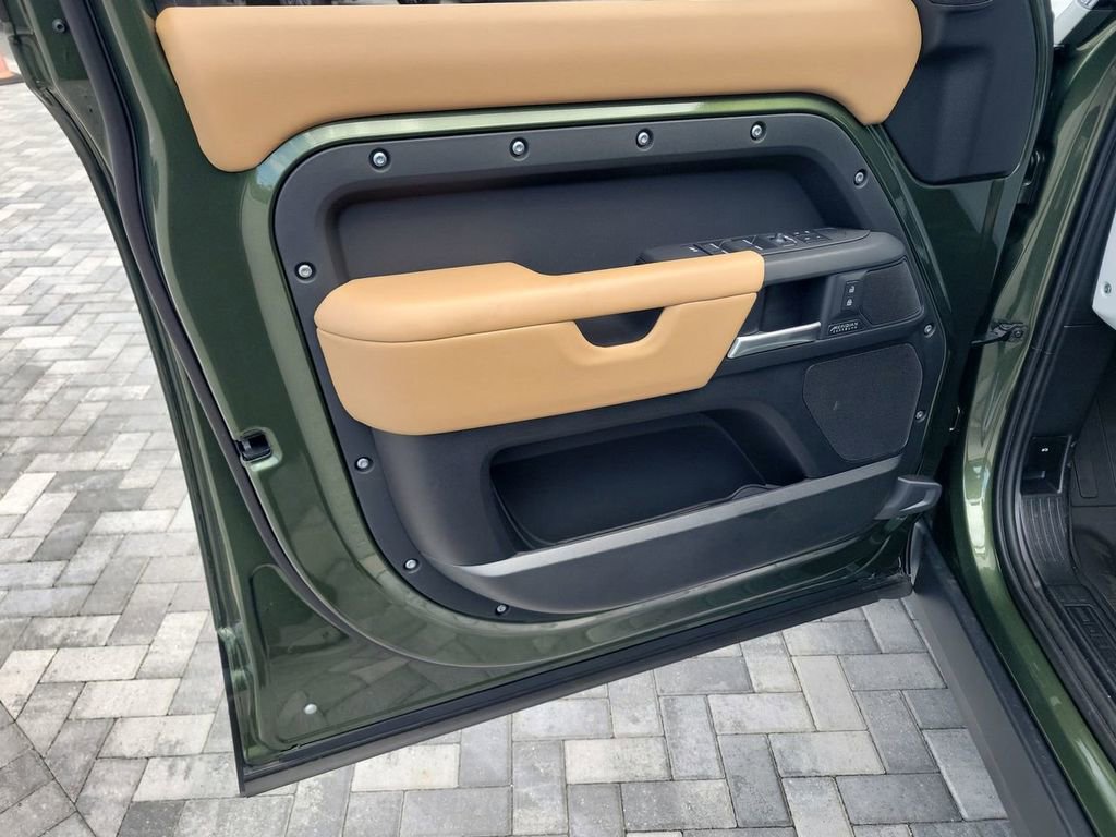New 2026 Land Rover Defender 110 X-Dynamic SE AWD/4WD image 21