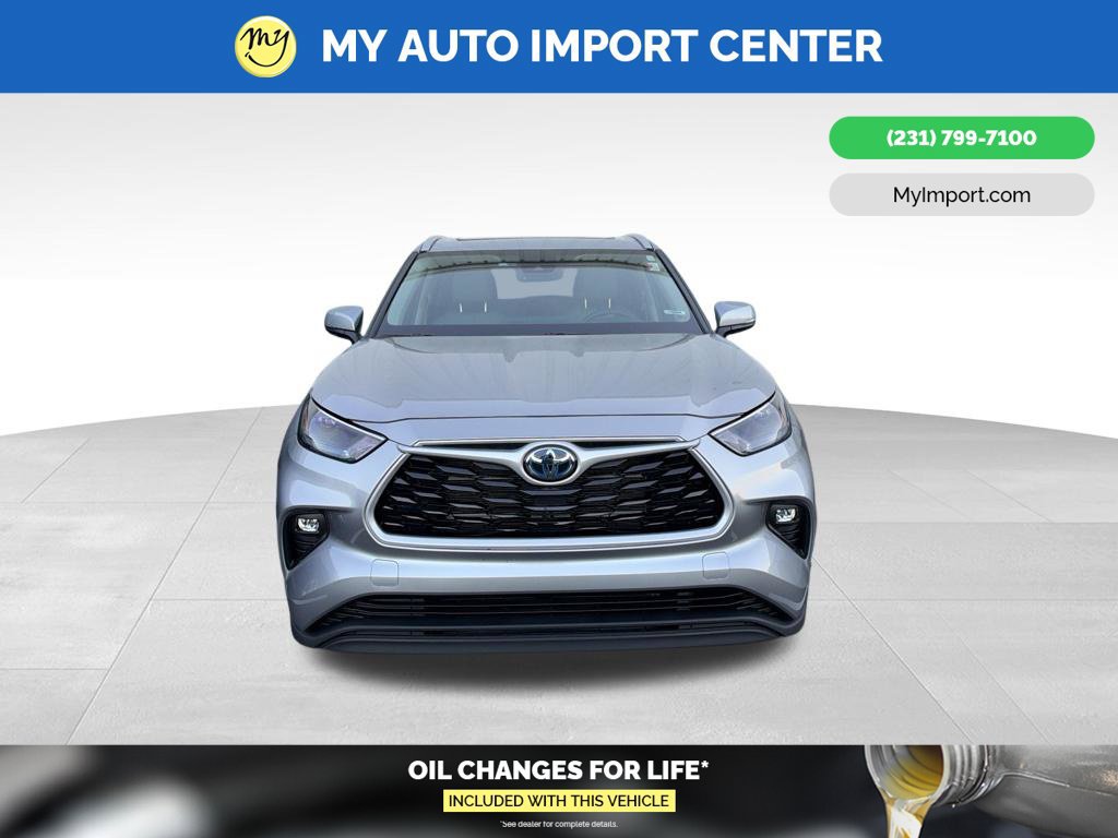 Used 2023 Toyota Highlander XLE AWD/4WD image 2