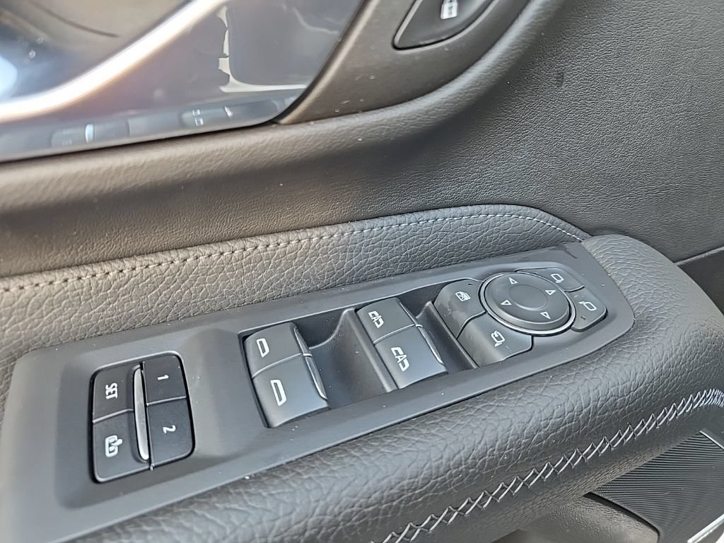 Used 2023 GMC Yukon XL Denali AWD/4WD image 32