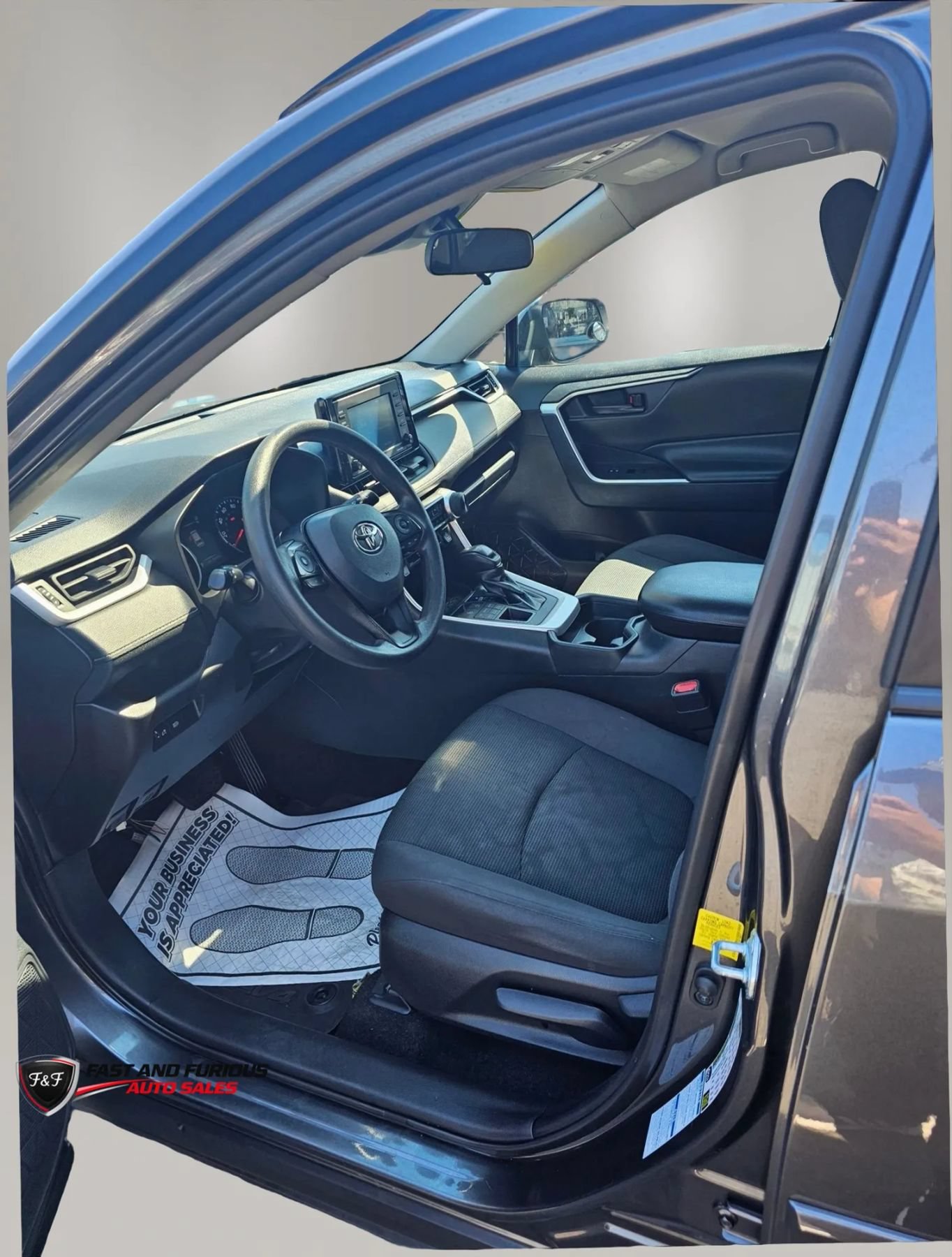 Used 2021 Toyota RAV4 LE AWD/4WD image 6