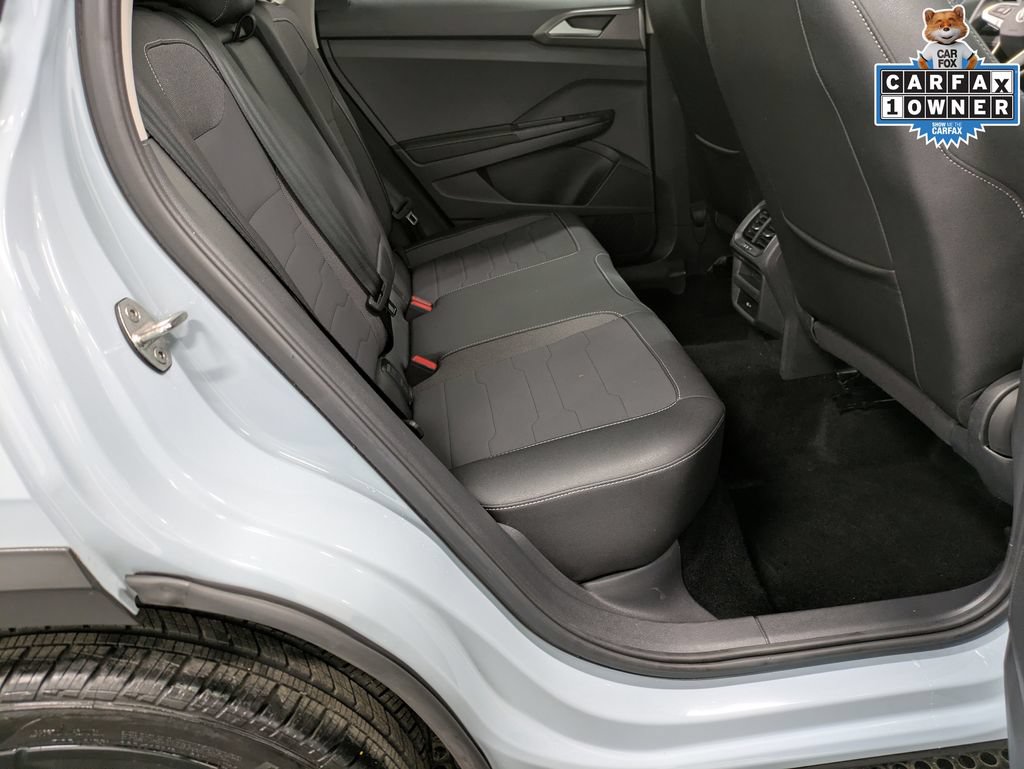 Used 2025 Volkswagen Taos SE AWD/4WD image 32