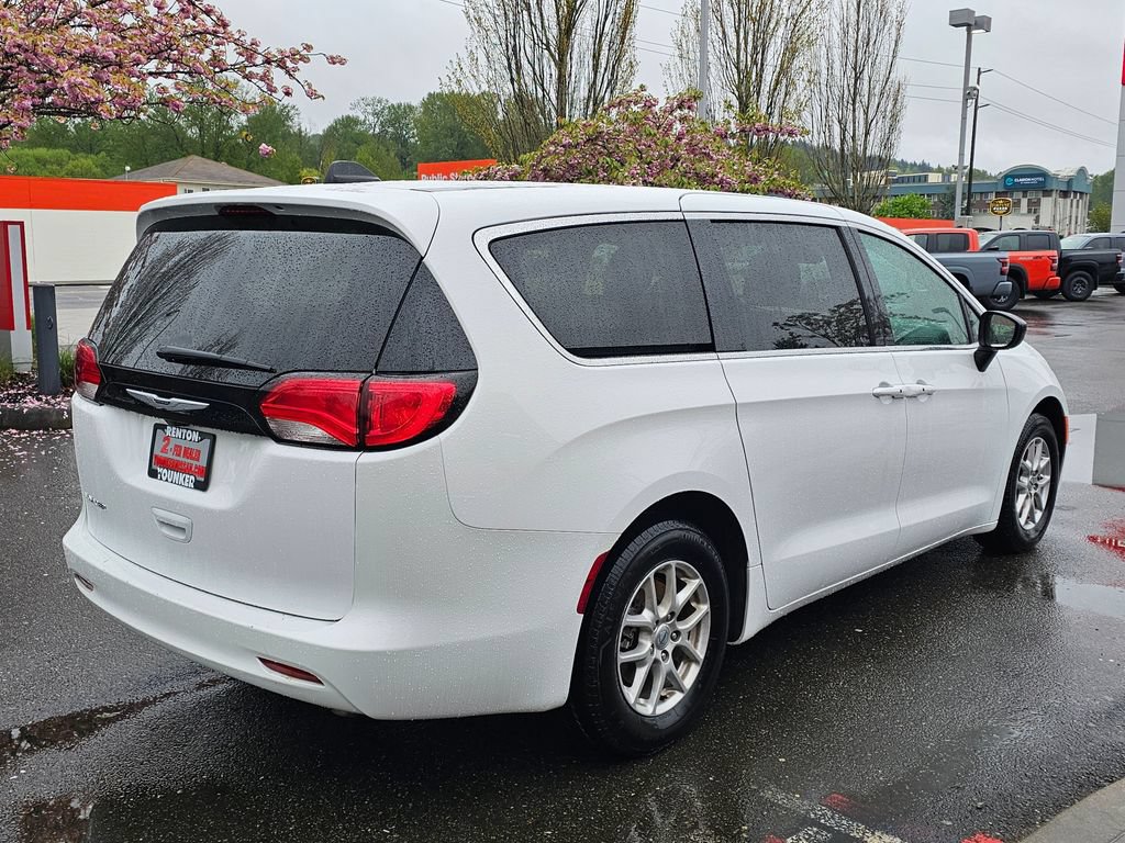 Used 2024 Chrysler Voyager LX FWD image 5