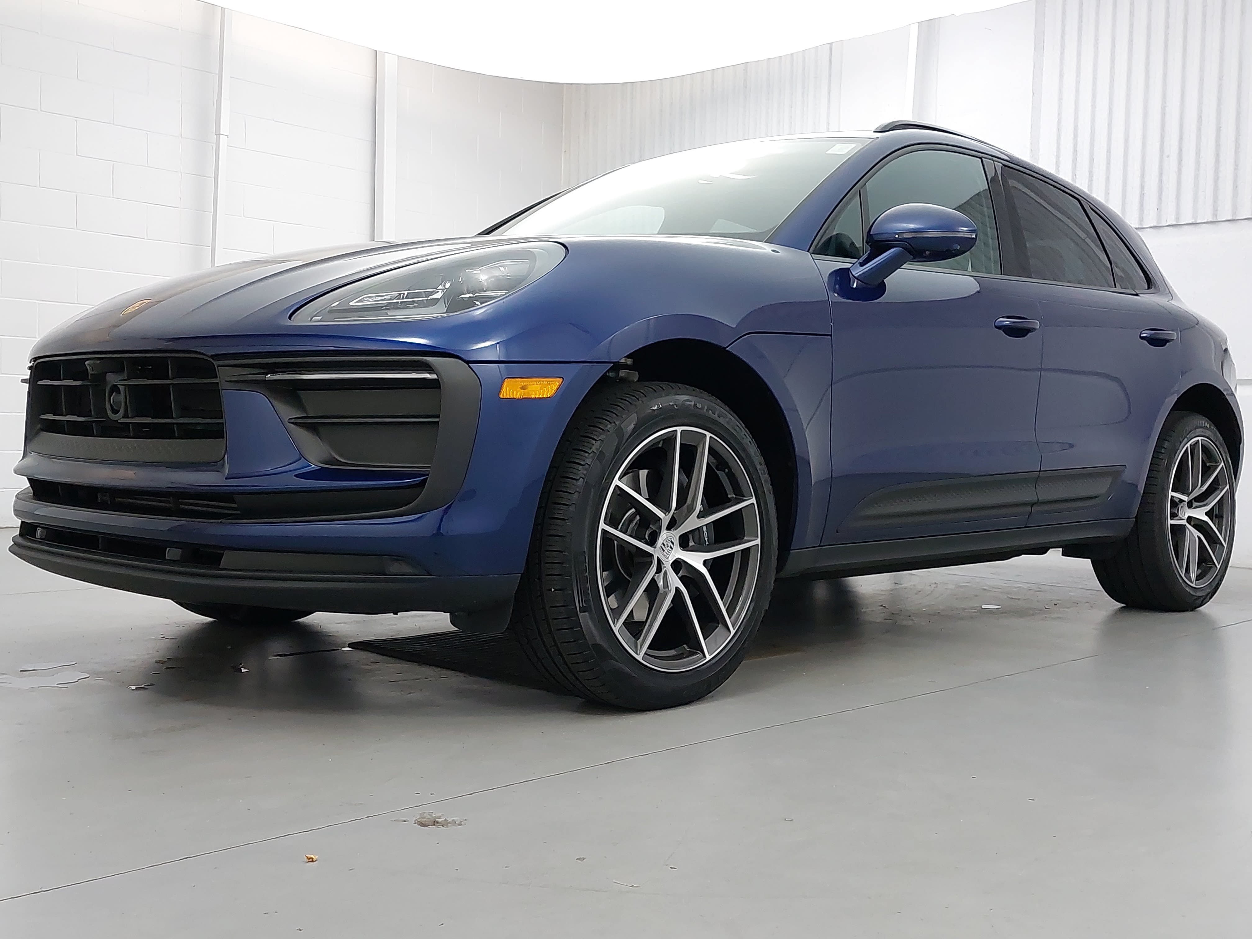 Certified 2026 Porsche Macan AWD/4WD image 1