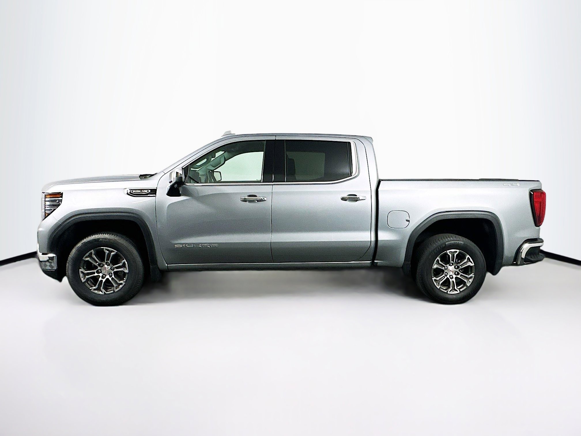 Used 2025 GMC Sierra 1500 SLT AWD/4WD image 4