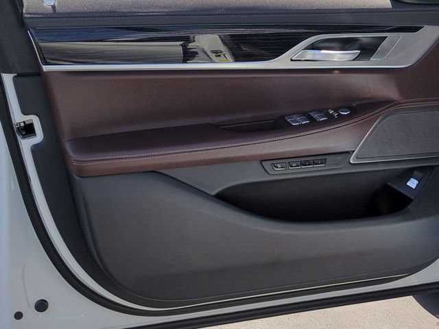 Used 2022 BMW 740i w/ M Sport Package RWD image 23