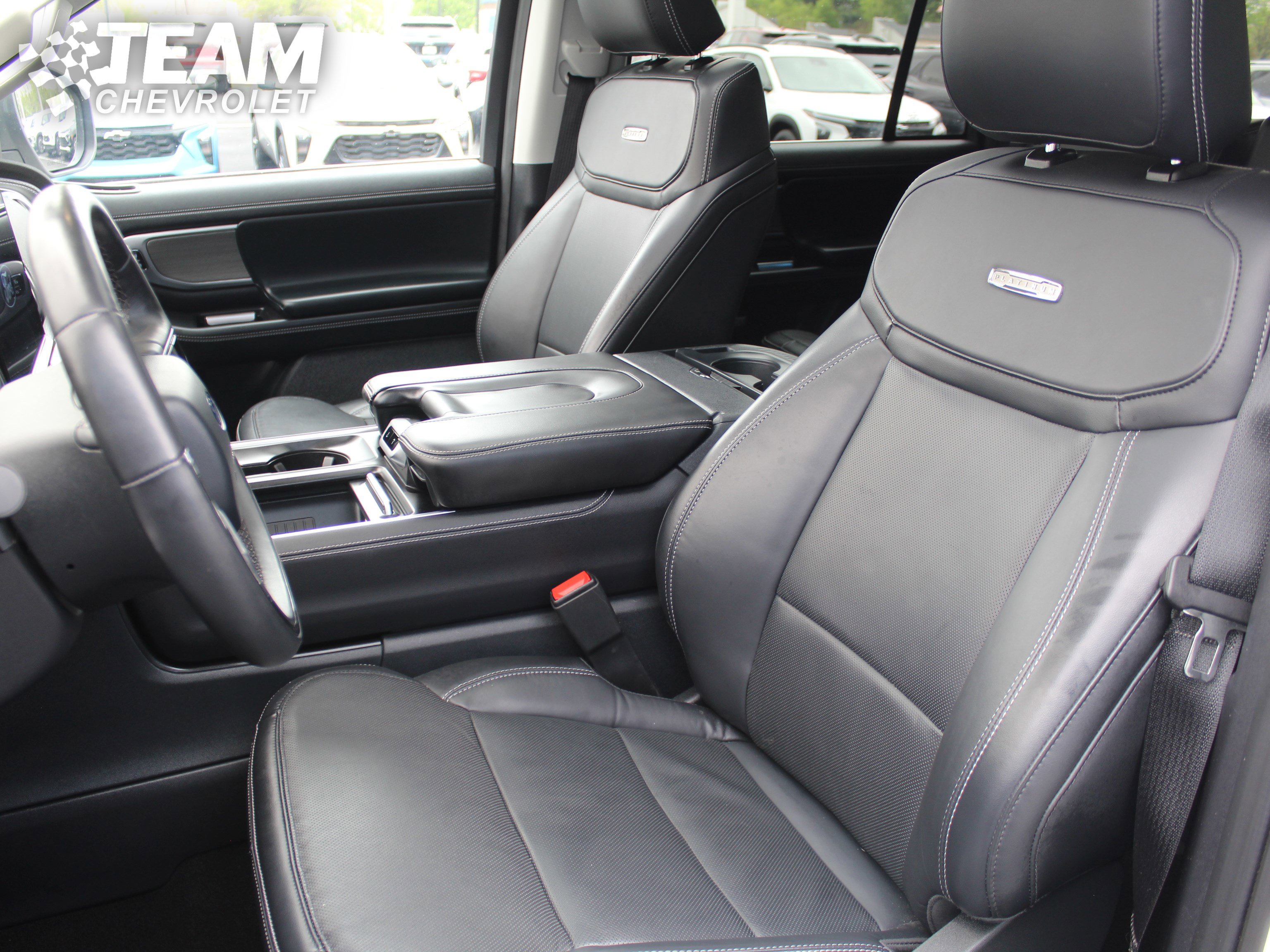 Used 2025 Ford Expedition Platinum w/ Driver's Package AWD/4WD image 12