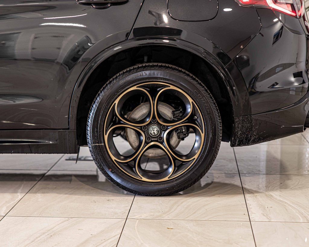 New 2025 Alfa Romeo Stelvio Sprint image 7