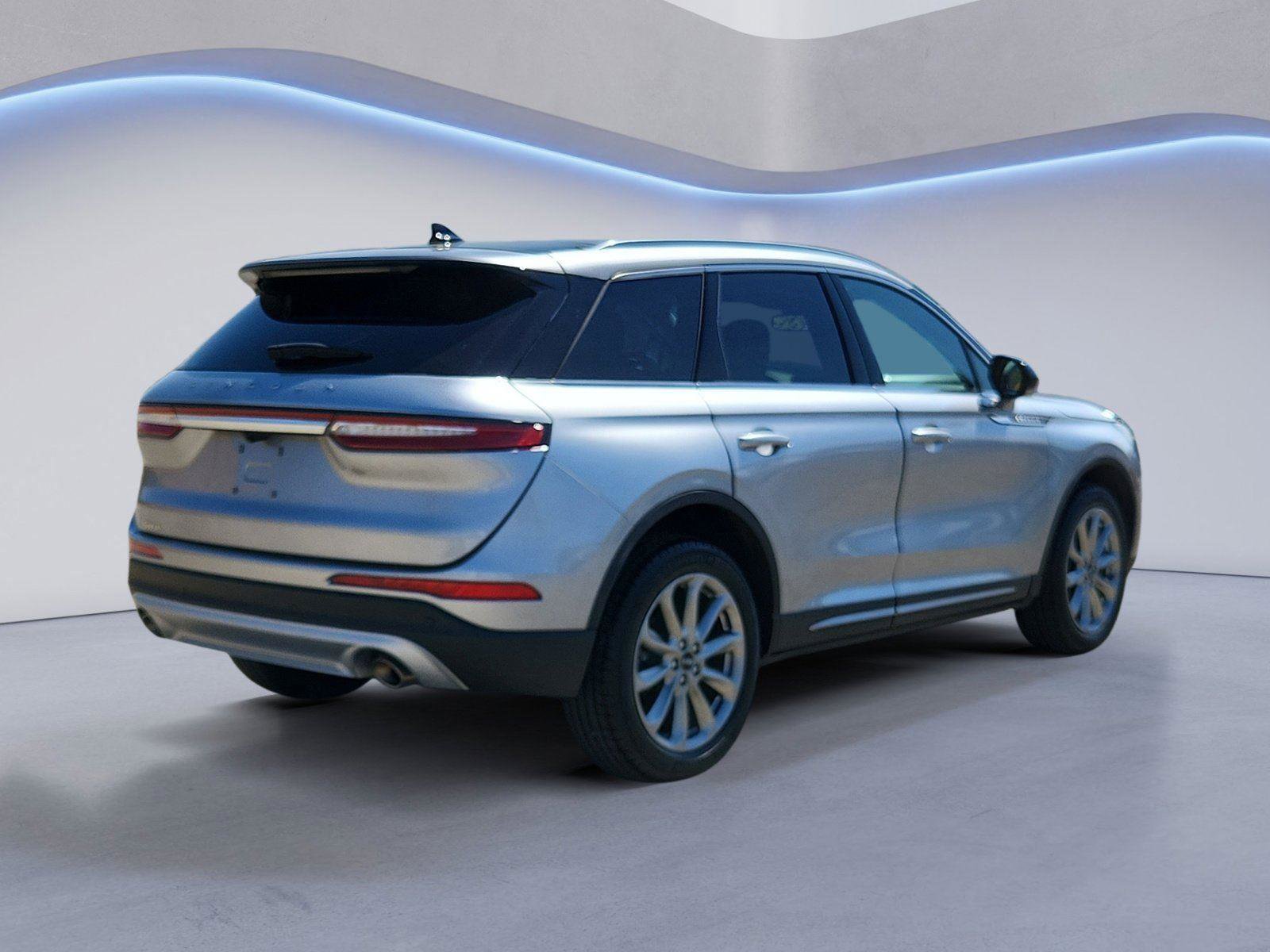 Used 2022 Lincoln Corsair AWD w/ Premium Package image 3