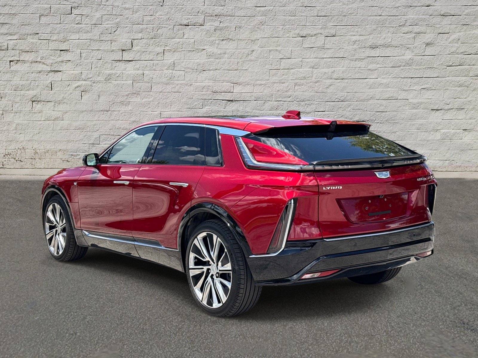 Certified 2025 Cadillac Lyriq Luxury w/ LPO, Floor Liner Package AWD/4WD image 3