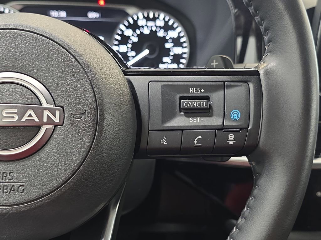 Used 2023 Nissan Pathfinder SL w/ Black Appearance Package AWD/4WD image 17