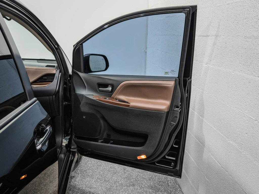Used 2020 Toyota Sienna Limited Premium w/ Carpet Mat Package AWD/4WD image 26