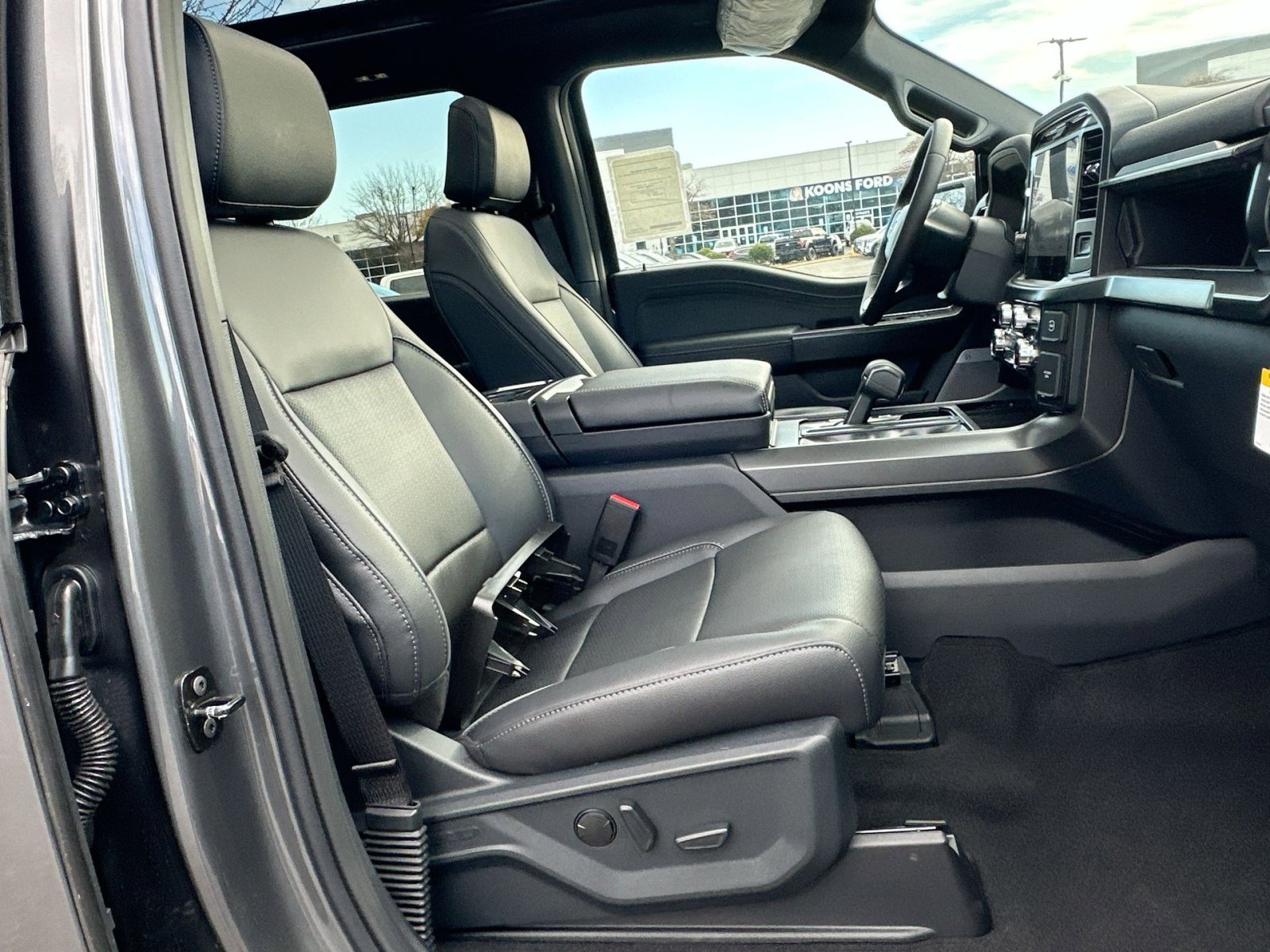 New 2026 Ford F150 Lariat w/ Equipment Group 501A Mid image 38