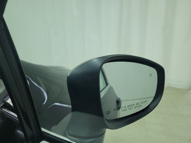 Used 2023 Chrysler Pacifica Touring-L image 12