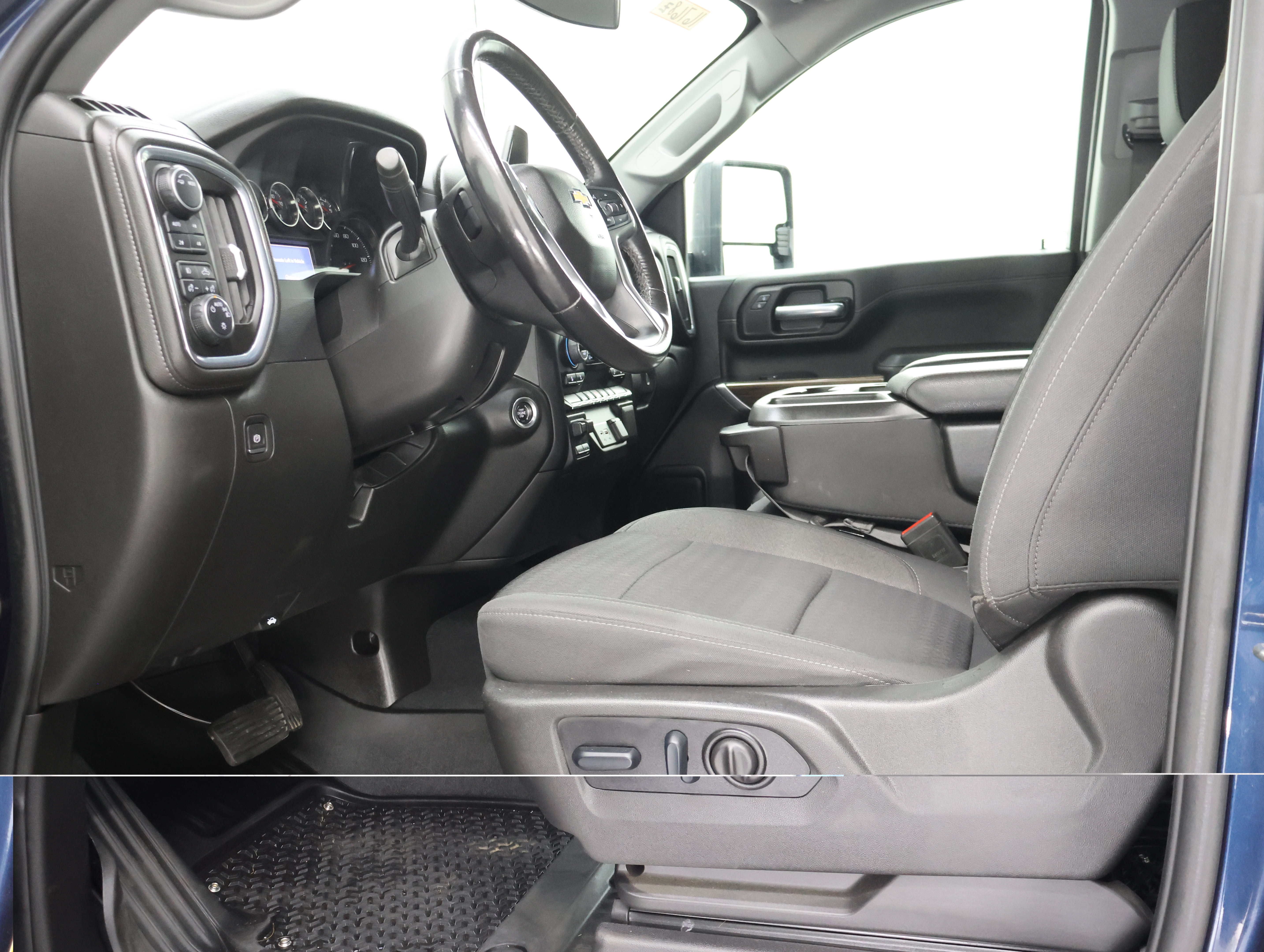 Used 2023 Chevrolet Silverado 2500 LT AWD/4WD image 8