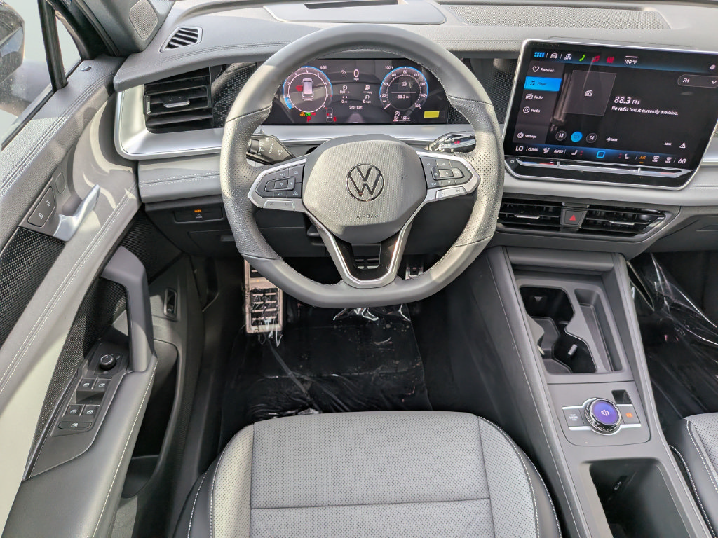 New 2026 Volkswagen Tiguan SE R-Line FWD image 11