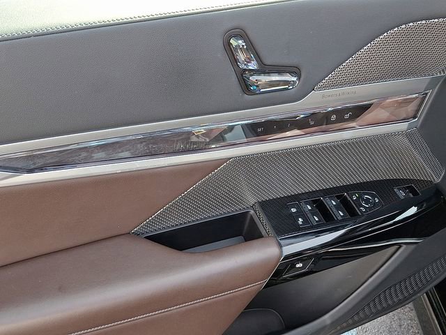 Used 2023 BMW 760i xDrive w/ Executive Package image 12