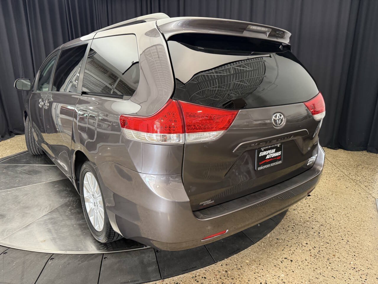 Used 2014 Toyota Sienna XLE AWD/4WD image 16