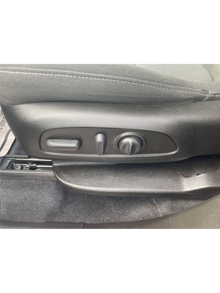 Used 2023 Chevrolet Traverse LT AWD/4WD image 16
