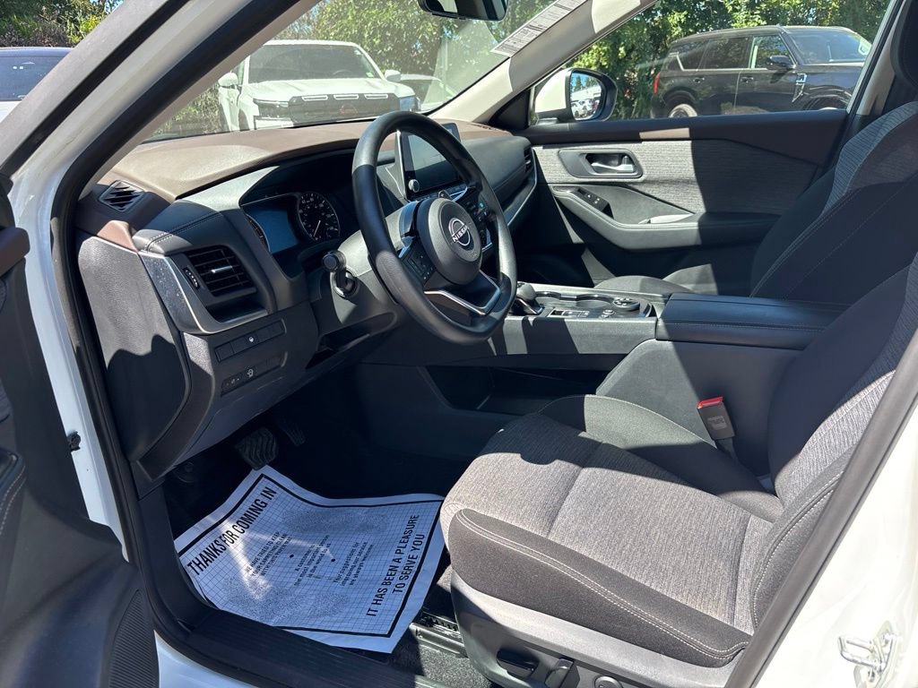 Used 2023 Nissan Rogue SV AWD/4WD image 9