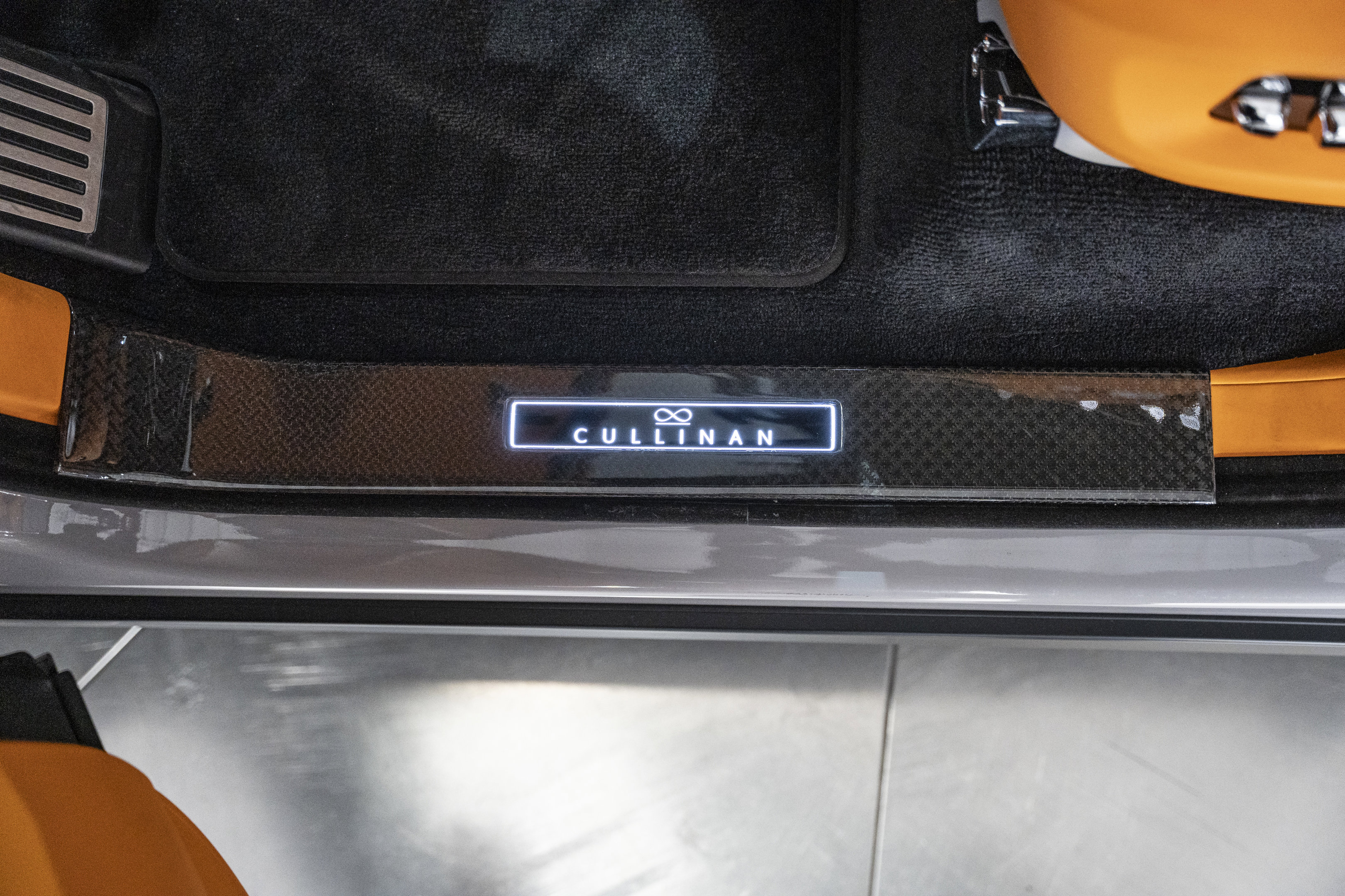 Used 2023 Rolls-Royce Cullinan Black Badge w/ Leather Finishing Pack image 37