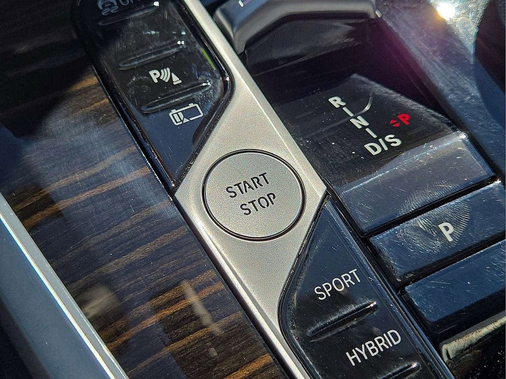 Used 2024 BMW X5 xDrive50e image 28