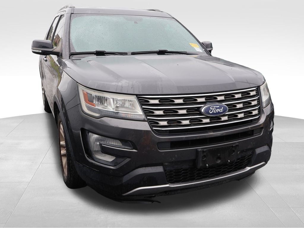 Used 2017 Ford Explorer XLT w/ Equipment Group 202A FWD image 7