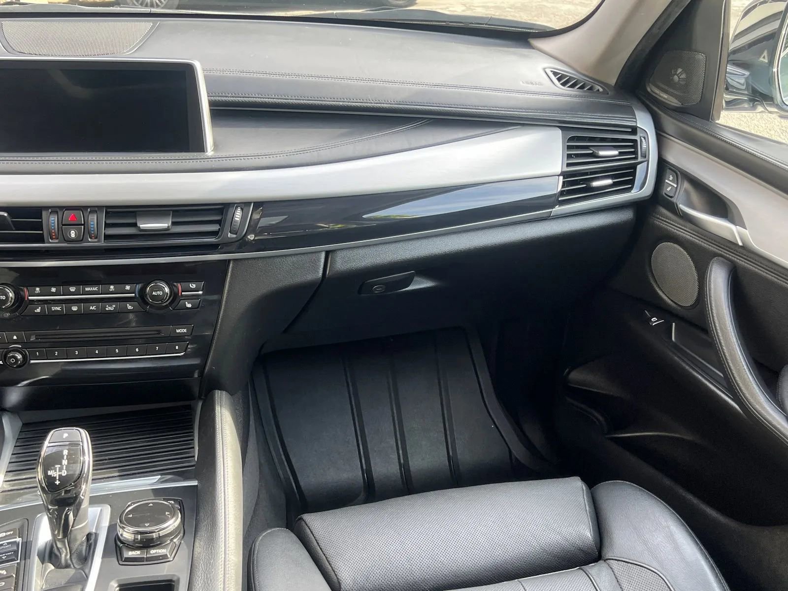 Used 2016 BMW X6 xDrive50i w/ Executive Package image 18