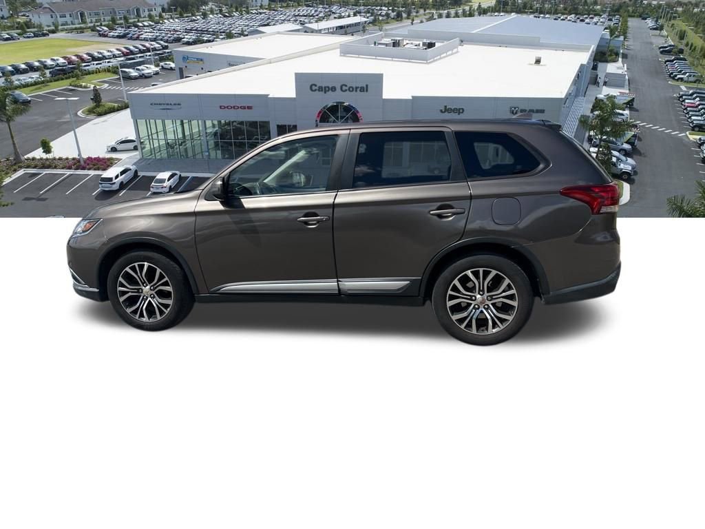 Used 2017 Mitsubishi Outlander SE image 22