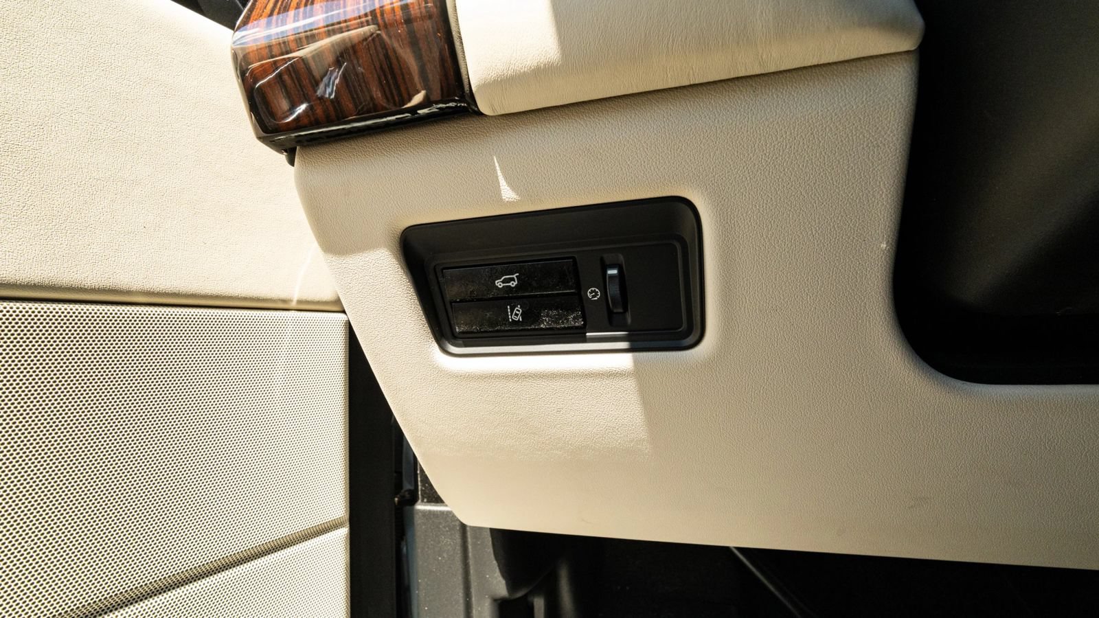 Used 2014 Land Rover Range Rover Supercharged AWD/4WD image 54