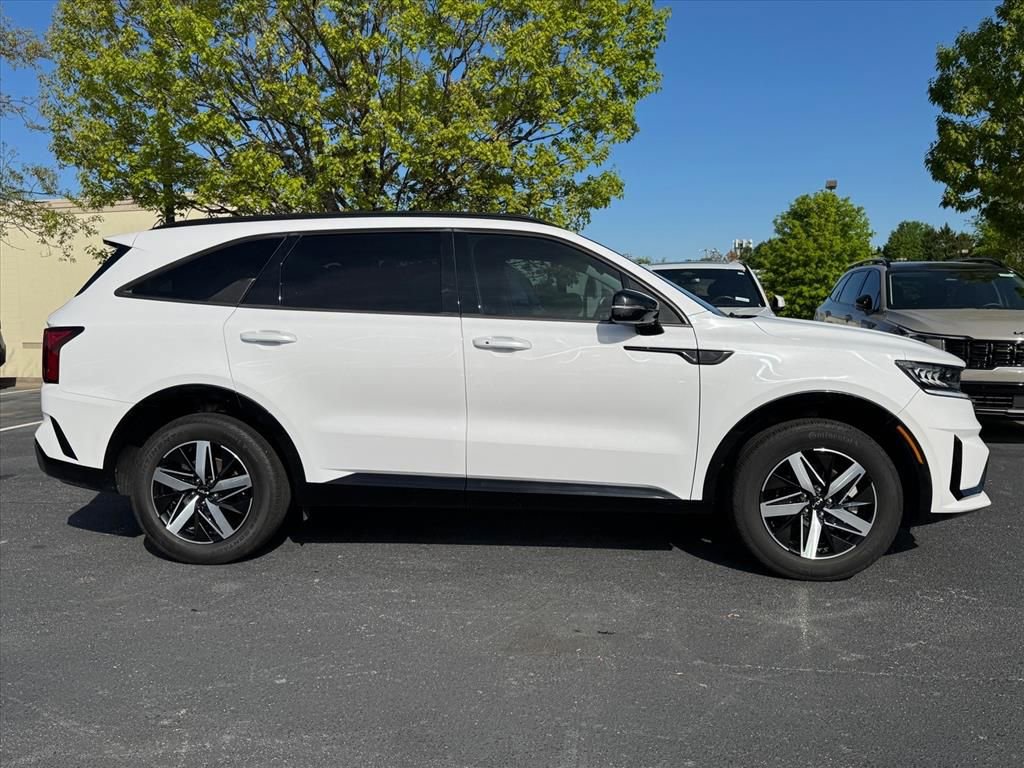 Certified 2023 Kia Sorento S image 2