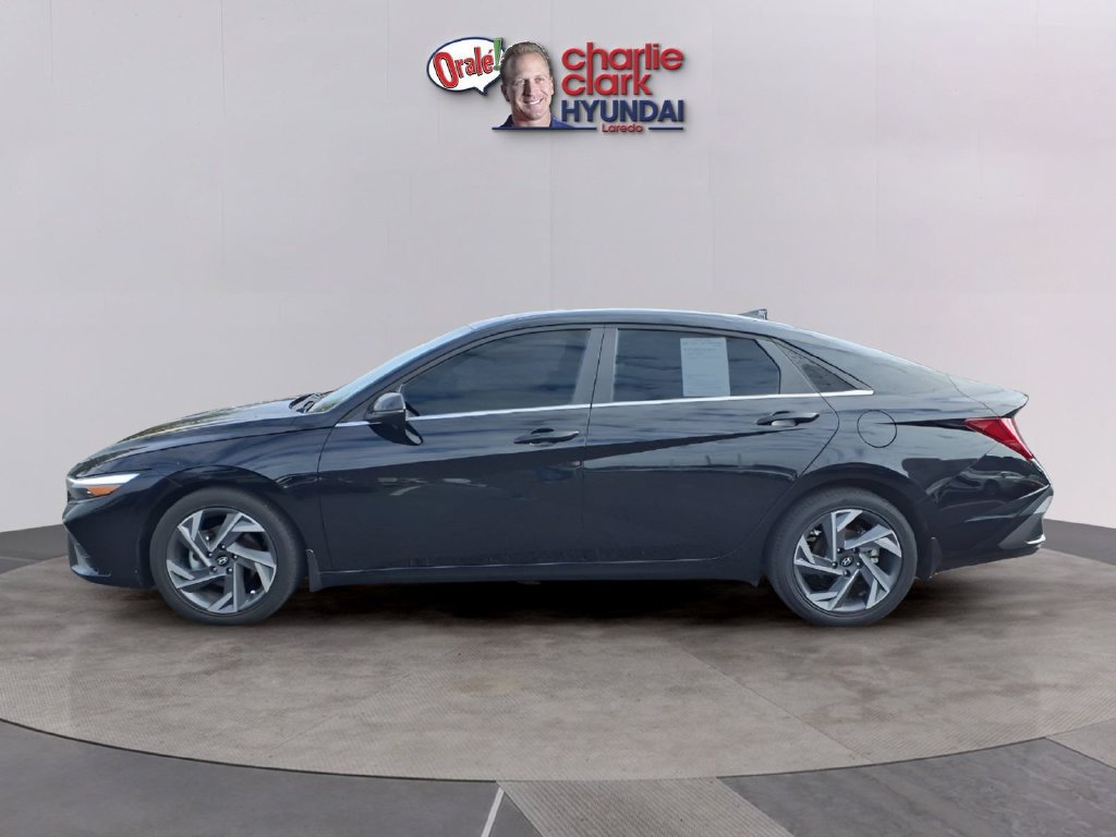 Used 2025 Hyundai Elantra Limited FWD image 2