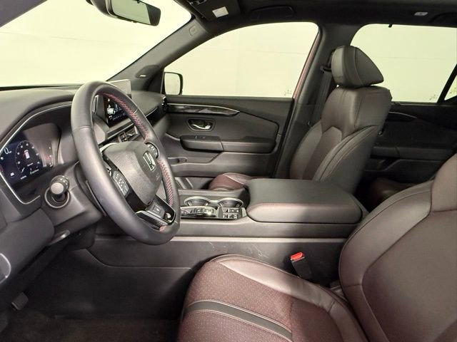 Used 2025 Honda Pilot Black Edition image 28