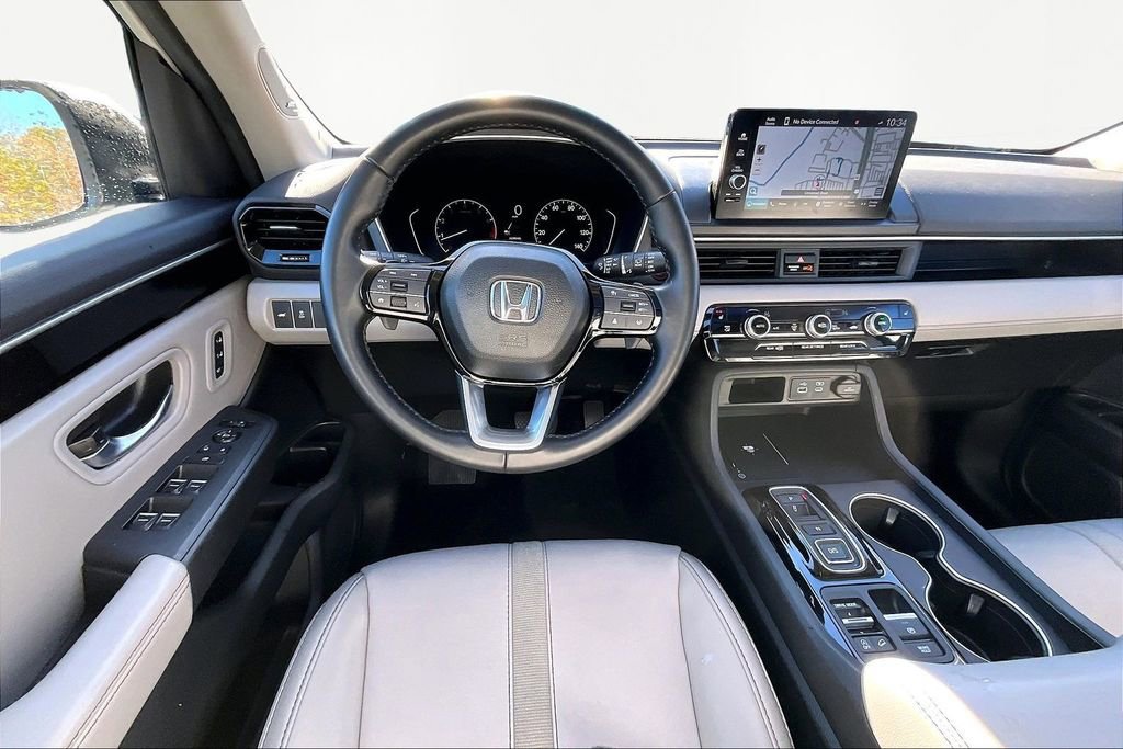 Used 2025 Honda Pilot Touring image 9
