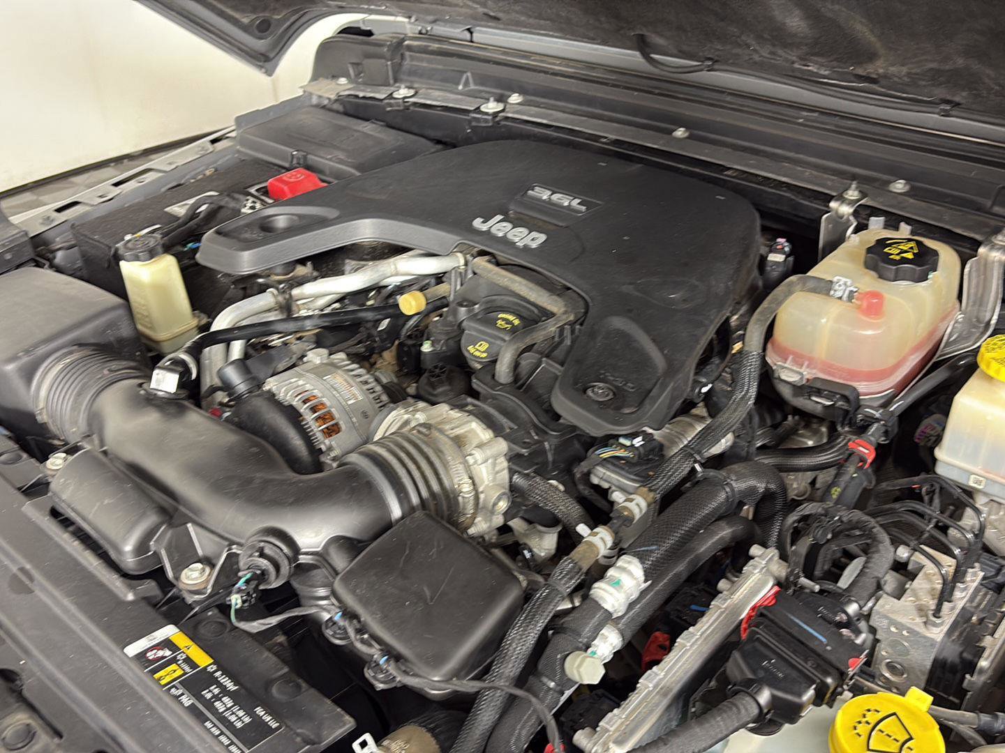 Used 2021 Jeep Gladiator Overland w/ Popular Equipment Package image 12