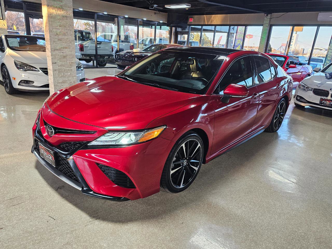 Used 2020 Toyota Camry XSE image 3