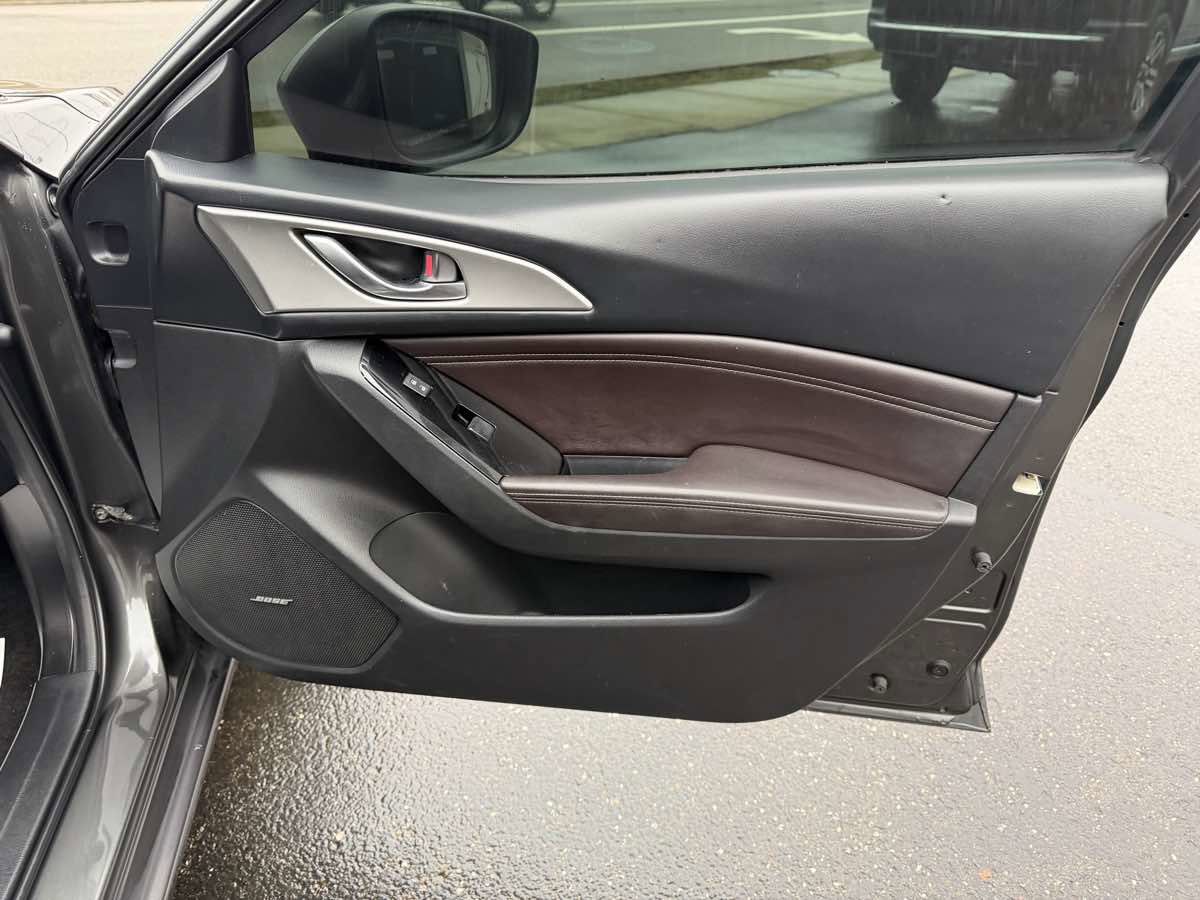 Used 2018 MAZDA MAZDA3 Touring image 20