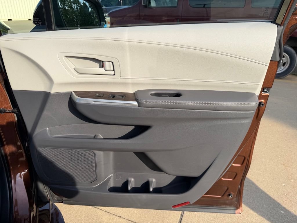 Used 2022 Toyota Sienna LE FWD image 30
