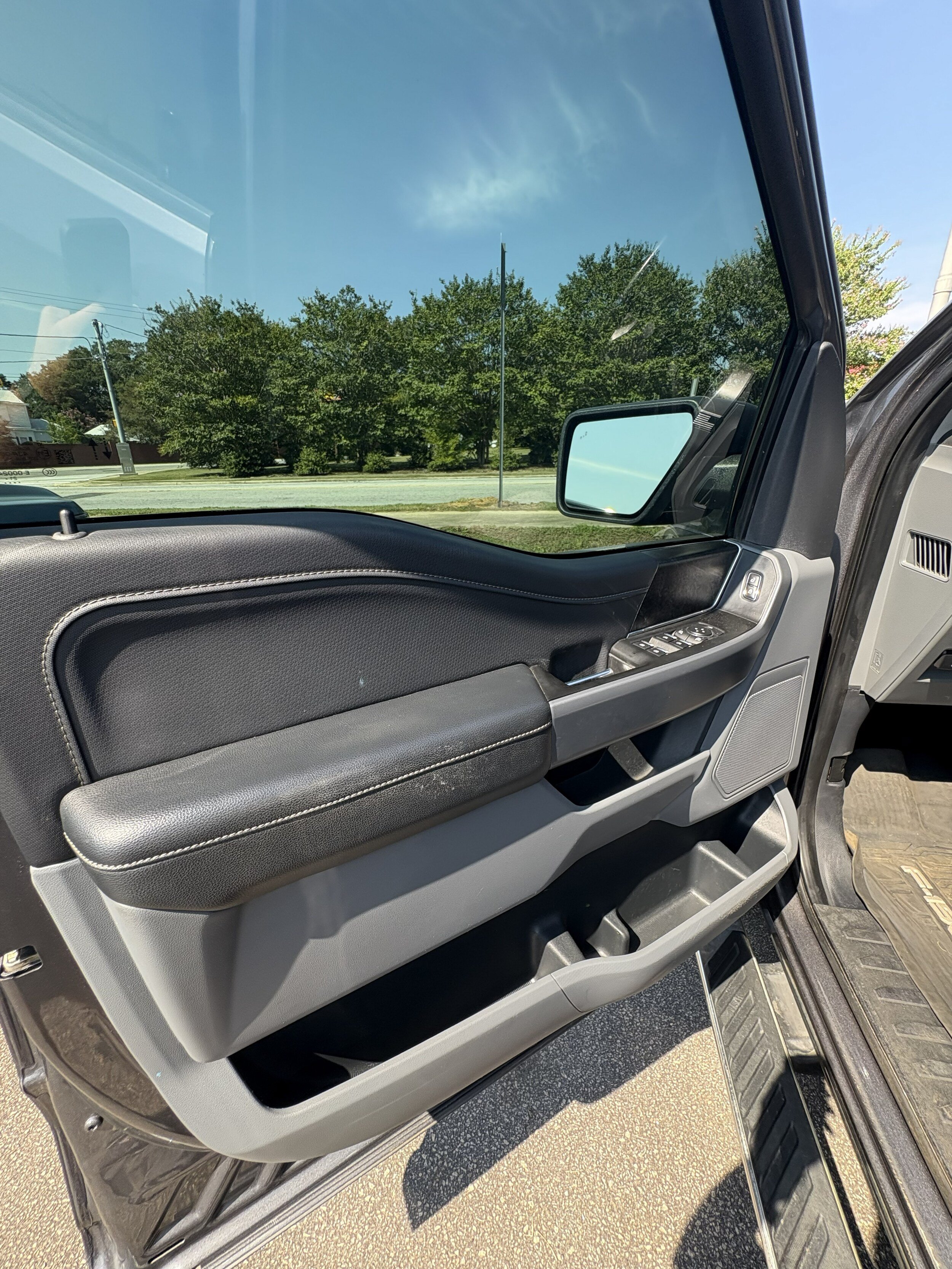 Used 2022 Ford F150 XLT w/ Equipment Group 301A Mid AWD/4WD image 13