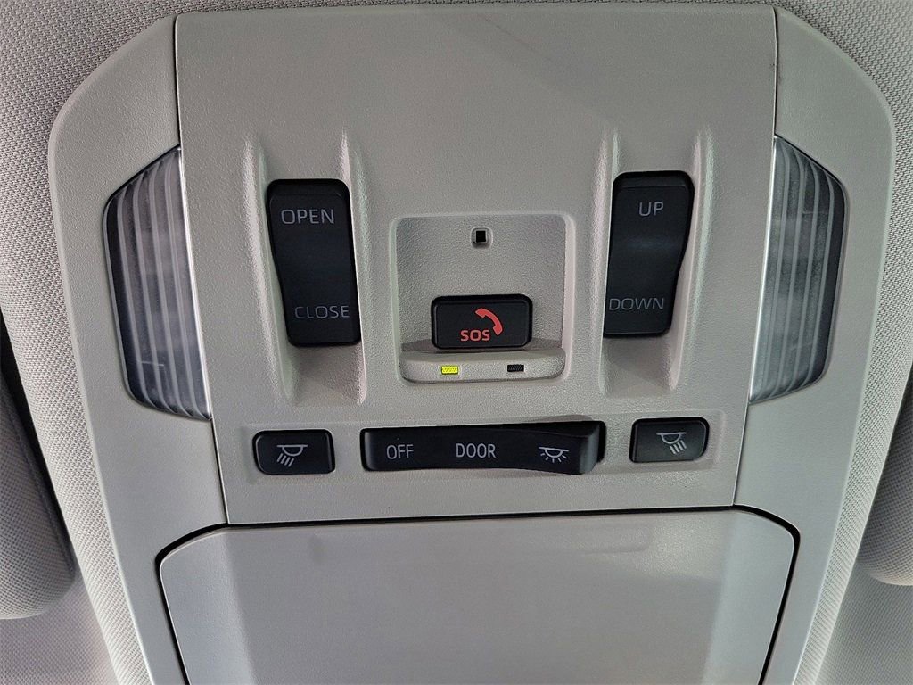 Used 2024 Toyota Highlander XLE image 18