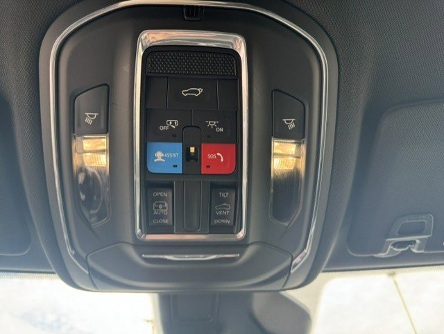 Used 2023 Jeep Grand Cherokee Altitude AWD/4WD image 19