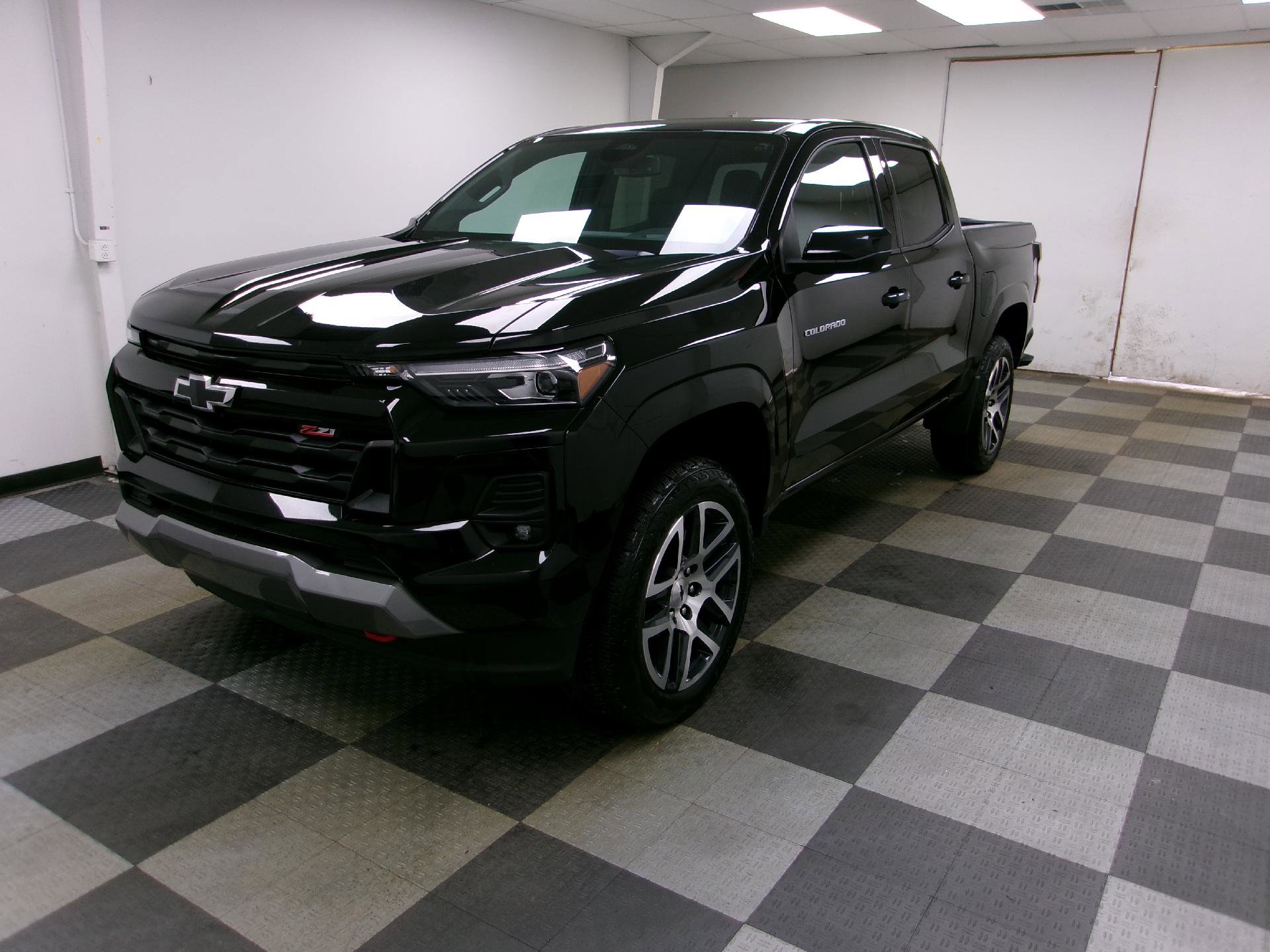 Certified 2023 Chevrolet Colorado Z71 w/ Z71 Convenience Package 2 image 1