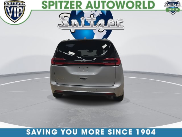 Used 2021 Chrysler Pacifica Touring-L FWD image 14