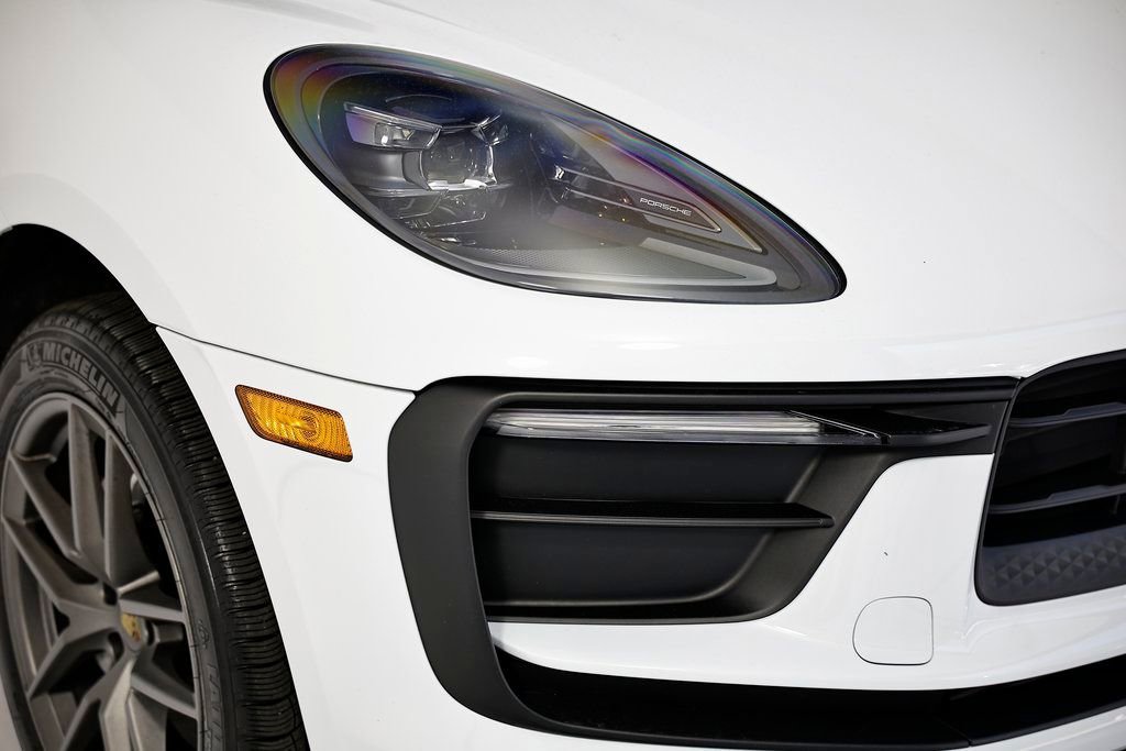 Certified 2025 Porsche Macan image 16