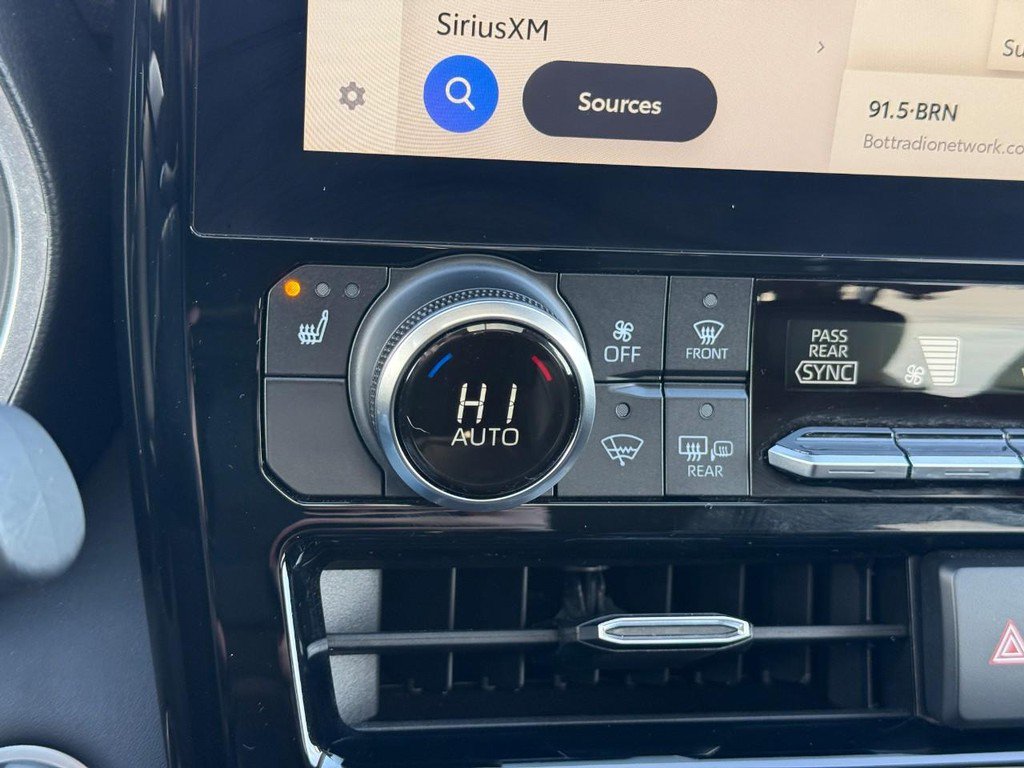 Used 2024 Toyota Highlander XLE image 28